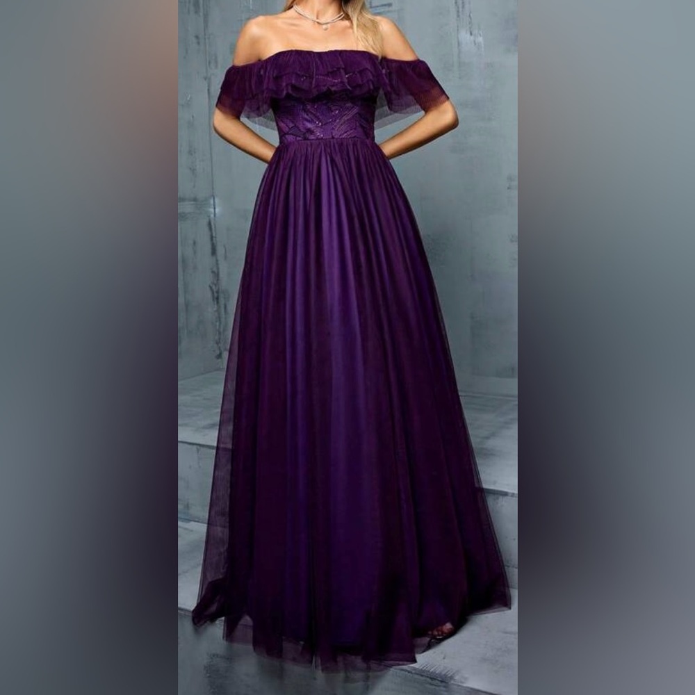 Off-Shoulder Purple Floor Length Formal Dress, Size 8/10(Large)